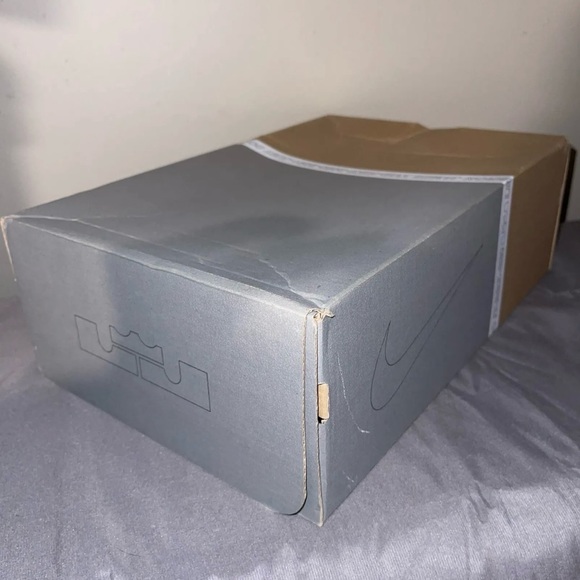 Nike LeBron XVIII 18 Low Space Jam Bugs vs Marvin Grey CV7562-005 Men's Size 6.5 - Picture 10 of 10